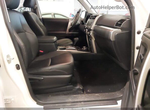 JTESU5JR7P6165375 2023 TOYOTA 4RUNNER White Вид салону спереду