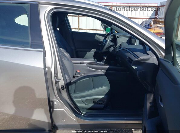 JTHP3JBH9N2054650 2022 LEXUS UX 200 Silver Вид салону спереду