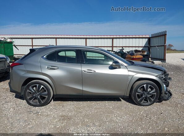 JTHP3JBH9N2054650 2022 LEXUS UX 200 Silver Вид задньої частини салону