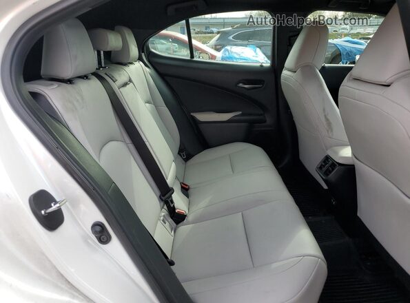 JTHP9JBH0L2035612 2020 LEXUS UX White Vista interior trasera