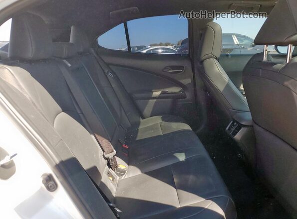 JTHX3JBH9N2047522 2022 LEXUS UX White უკანა სალონის ხედი