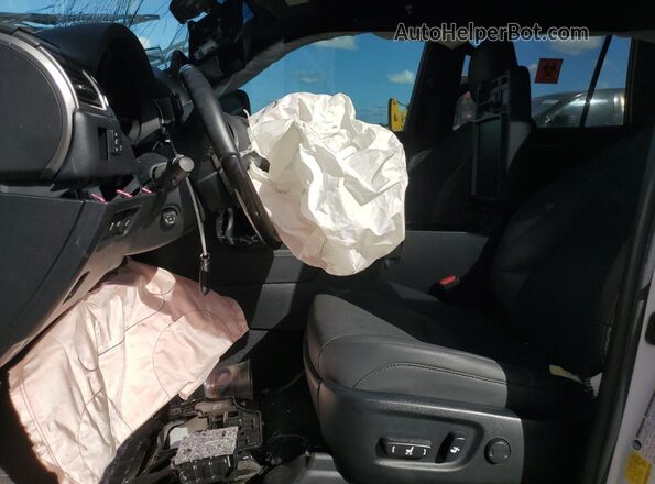 JTJAM7BX7P5356015 2023 LEXUS GX White Vista interior delantera