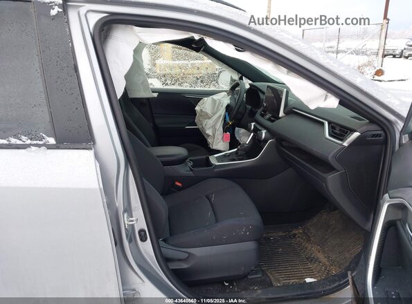 JTM16RFV0PJ034714 2023 TOYOTA RAV4 HYBRID Серебряный Вид салона спереди