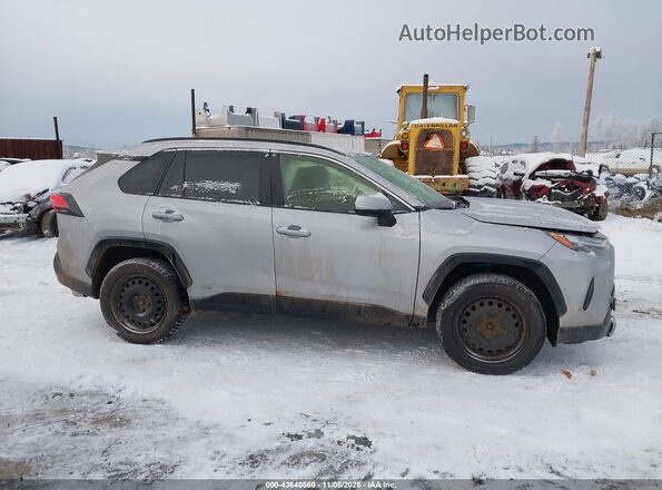 JTM16RFV0PJ034714 2023 TOYOTA RAV4 HYBRID Серебряный Вид задней части салона