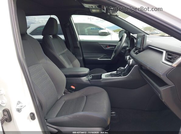 JTM16RFV6ND077109 2022 TOYOTA RAV4 HYBRID White Вид салону спереду