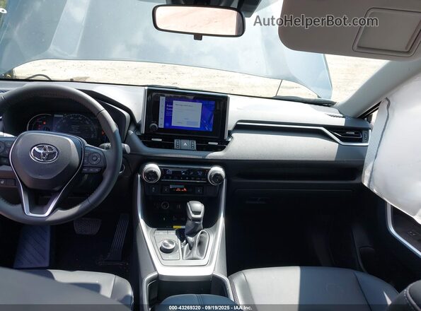 JTMB6RFV8SD155597 2025 TOYOTA LE Gray Widok wnętrza z przodu