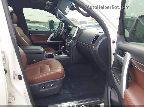 JTMCY7AJXJ4073036 2018 TOYOTA LAND CRUISER Белый Вид салона спереди