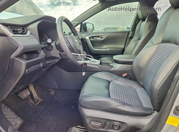 JTMEWRFV7LJ036570 2020 TOYOTA RAV4 Silver Widok wnętrza z przodu