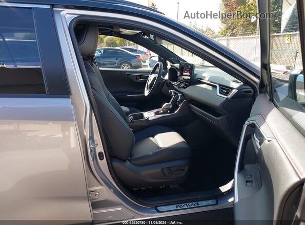 JTMFB3FV3SD237120 2025 TOYOTA RAV4 PLUG-IN HYBRID Silver Вид салону спереду