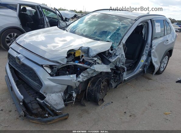 JTMH1RFV1LD044545 2020 TOYOTA LE Silver Առջևի ձախ երեք քառորդ տեսարան