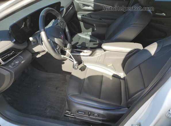 KL47LBE29RB218901 2024 BUICK OTHER White Вид салону спереду