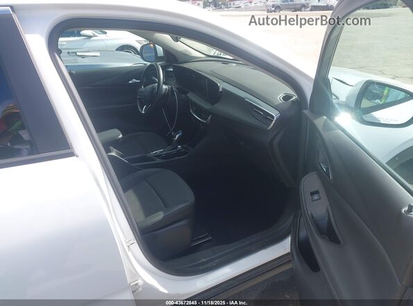 KL4AMBS21RB077572 2024 BUICK ENCORE White Вид салону спереду