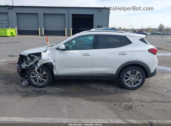 KL4MMFSL8NB122692 2022 BUICK ENCORE White 360 interior view