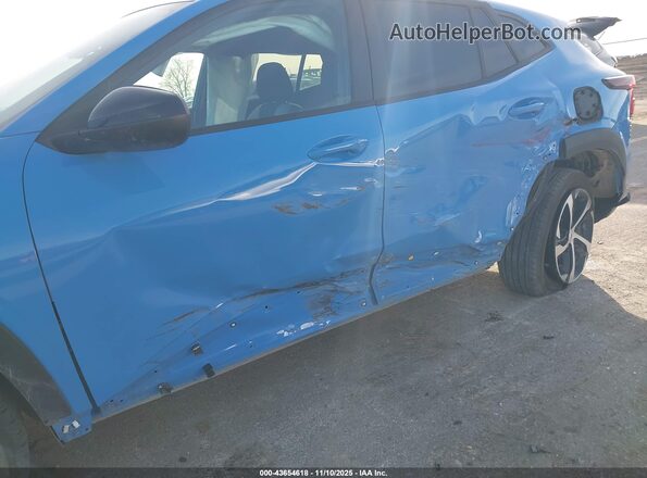 KL77LGE28RC077295 2024 CHEVROLET TRAX Blue წინა ხედი