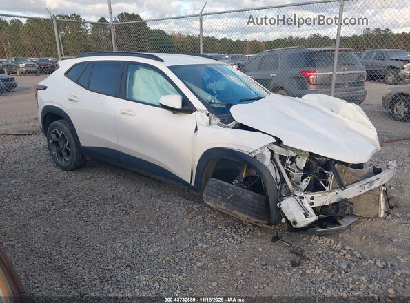 KL77LHE24RC040489 2024 CHEVROLET TRAX Белый Вид задней части салона