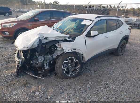 KL77LHE24RC040489 2024 CHEVROLET TRAX Белый Передняя левая четверть