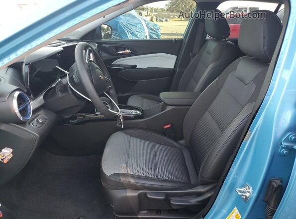 KL77LHEP4SC129450 2025 CHEVROLET TRAX Синий Вид салона спереди