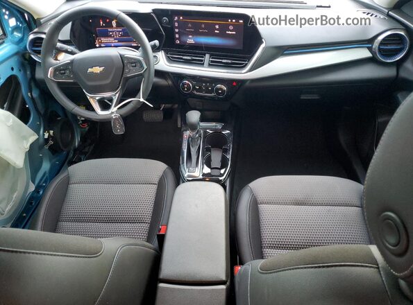 KL77LHEP4SC129450 2025 CHEVROLET TRAX Синий Вид панели приборов