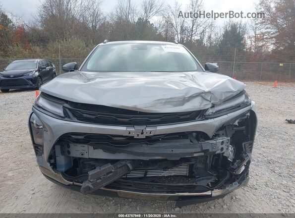 KL77LKEP3SC135608 2025 CHEVROLET TRAX Серый Вид задней части салона