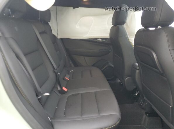 KL79MSSL7RB107091 2024 CHEVROLET TRAILBLAZER Green Rear interior view