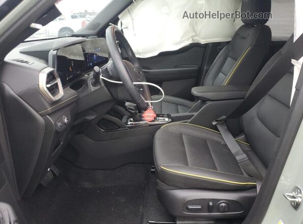 KL79MSSL7RB107091 2024 CHEVROLET TRAILBLAZER Green Front interior view