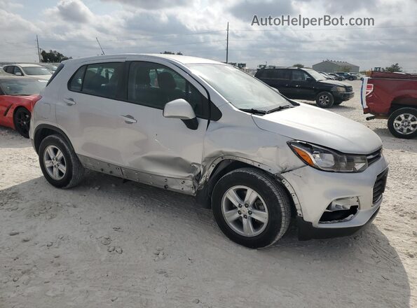 KL7CJKSB4MB324015 2021 CHEVROLET TRAX Silver Delantero derecho
