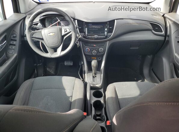 KL7CJKSB4MB324015 2021 CHEVROLET TRAX Silver Vista del salpicadero
