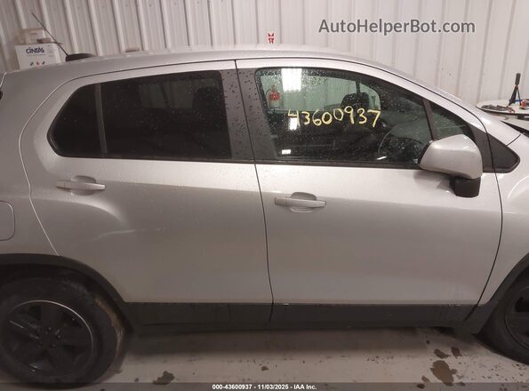 KL7CJNSB2MB301799 2021 CHEVROLET TRAX Gray Vista interior trasera