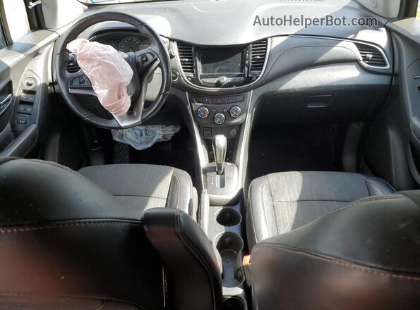 KL7CJPSB2JB718170 2018 CHEVROLET TRAX Gray Dashboard view