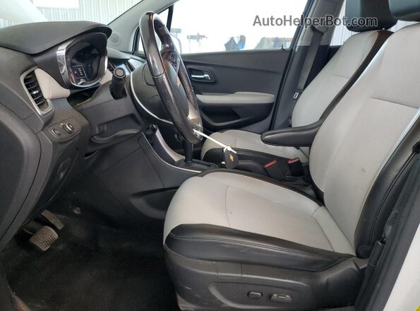 KL7CJPSM0NB533686 2022 CHEVROLET TRAX White Widok wnętrza z przodu