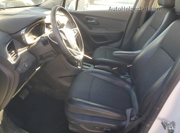 KL7CJPSM1NB523636 2022 CHEVROLET TRAX White Front interior view