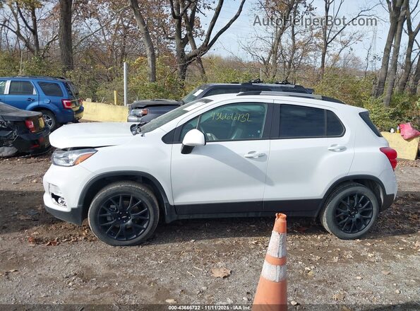 KL7CJPSM2NB534998 2022 CHEVROLET TRAX White Widok wnętrza 360 stopni