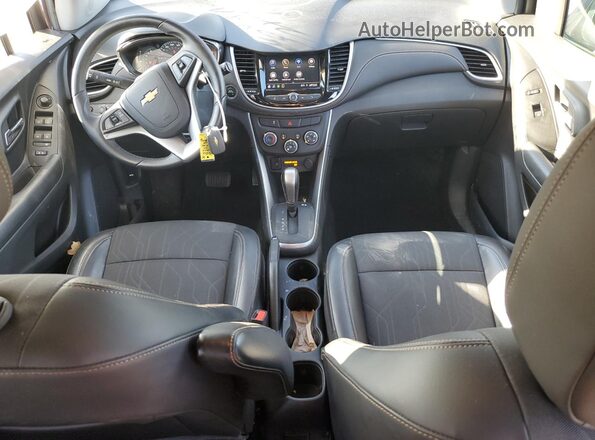 KL7CJPSM3NB518874 2022 CHEVROLET TRAX Бордовый Вид панели приборов