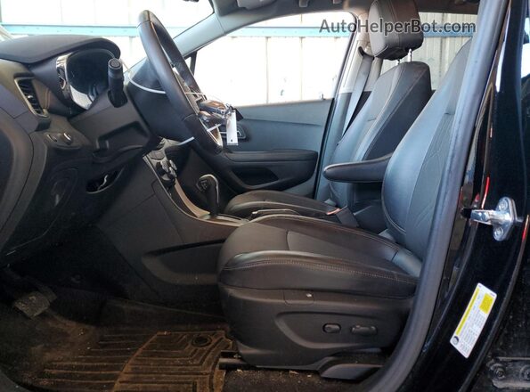 KL7CJPSM5NB561869 2022 CHEVROLET TRAX Черный Вид салона спереди