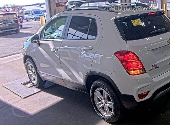 KL7CJPSM6NB519792 2022 CHEVROLET TRAX  Front view