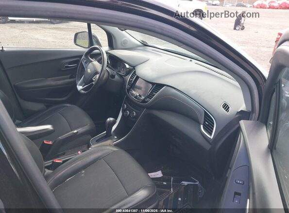 KL7CJPSM7NB507943 2022 CHEVROLET TRAX Черный Вид салона спереди