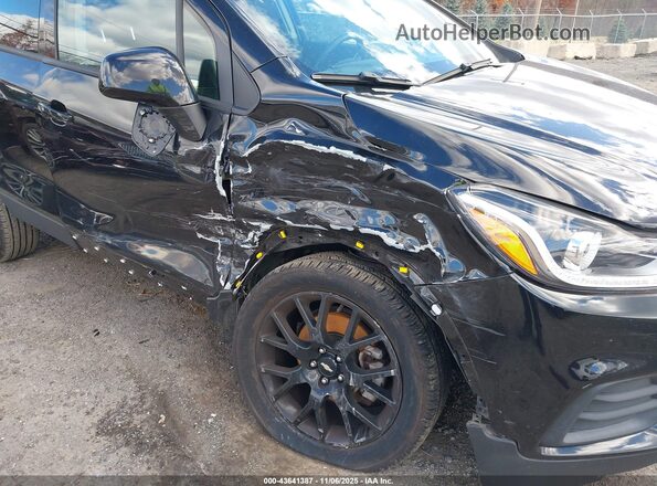 KL7CJPSM7NB507943 2022 CHEVROLET TRAX Черный Вид спереди