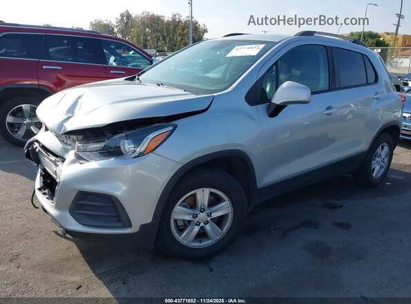 KL7CJPSM7NB523687 2022 CHEVROLET TRAX Серебряный Передняя левая четверть