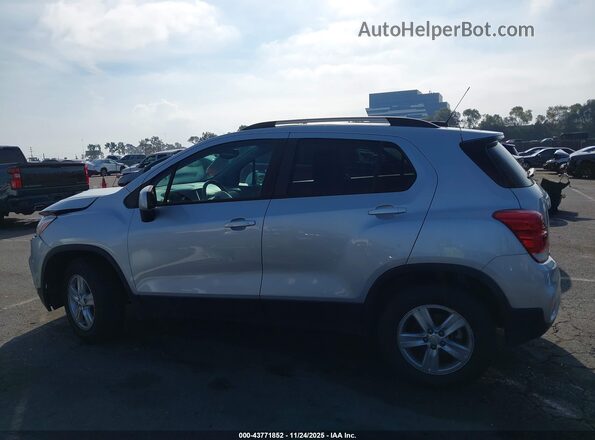 KL7CJPSM7NB523687 2022 CHEVROLET TRAX Серебряный 