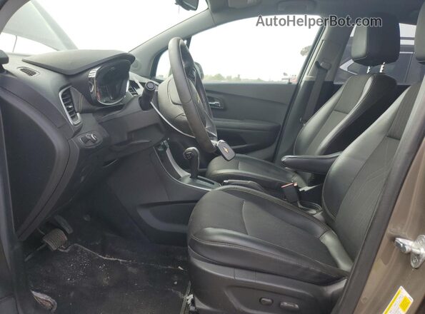 KL7CJPSM9NB561714 2022 CHEVROLET TRAX Brown Widok wnętrza z przodu