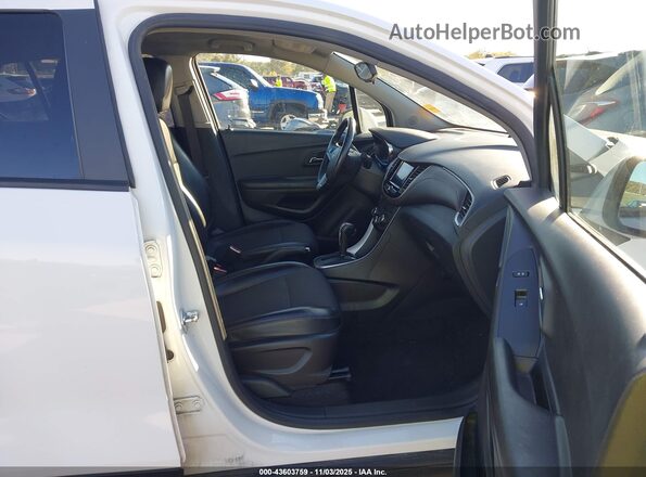 KL7CJPSMXNB560443 2022 CHEVROLET TRAX Белый Вид салона спереди