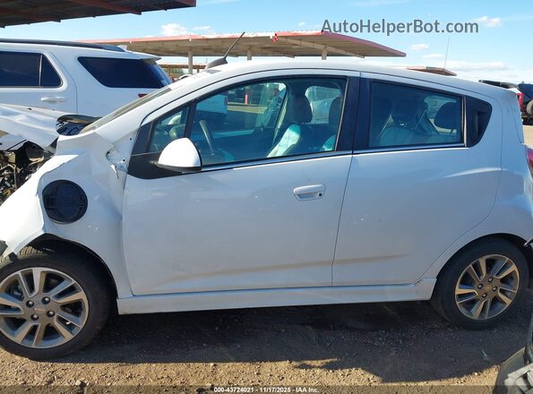 KL8CK6S09GC636070 2016 CHEVROLET SPARK White Սալոնի 360 աստիճան տեսք