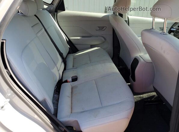 KM8HA3AB6RU146129 2024 HYUNDAI KONA Gray Widok wnętrza z tyłu