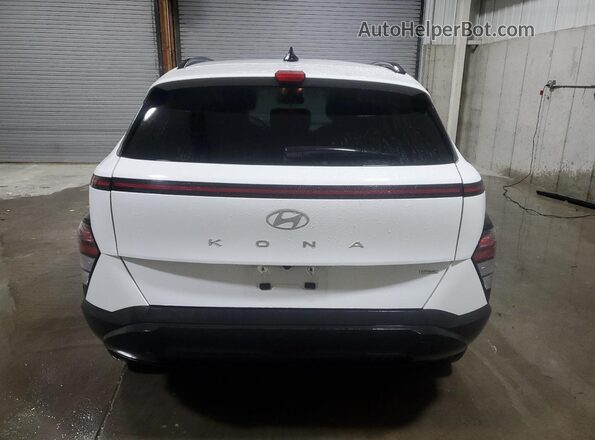 KM8HBCAB8SU225191 2025 HYUNDAI KONA White უკანა ხედი