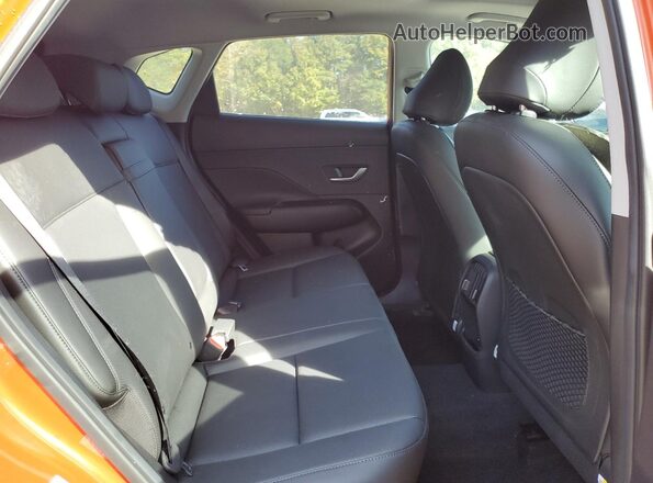 KM8HE3A32RU106952 2024 HYUNDAI KONA Orange Widok tylnych siedzeń