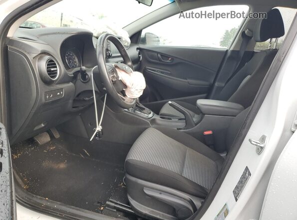 KM8K2CAA7LU528526 2020 HYUNDAI KONA White Вид салону спереду