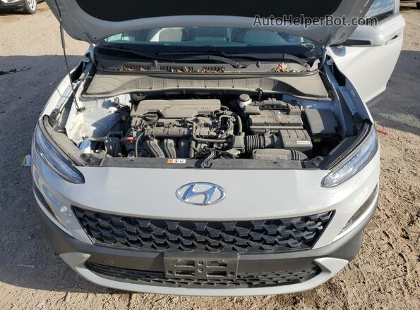 KM8K2CAB3NU787252 2022 HYUNDAI KONA Серебряный Вид задней части салона