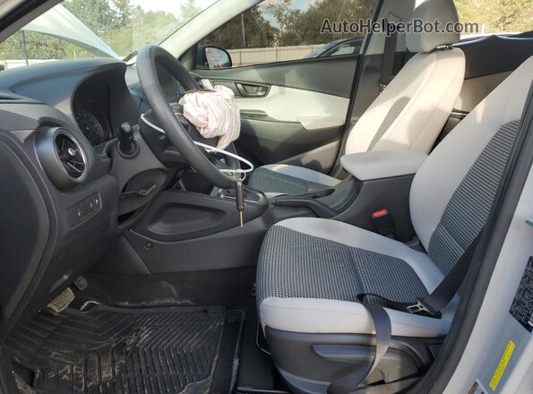 KM8K2CAB3NU787252 2022 HYUNDAI KONA Серебряный Вид салона спереди