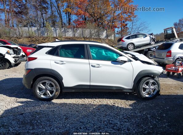 KM8K6CAB3NU889056 2022 HYUNDAI KONA Белый Вид задней части салона