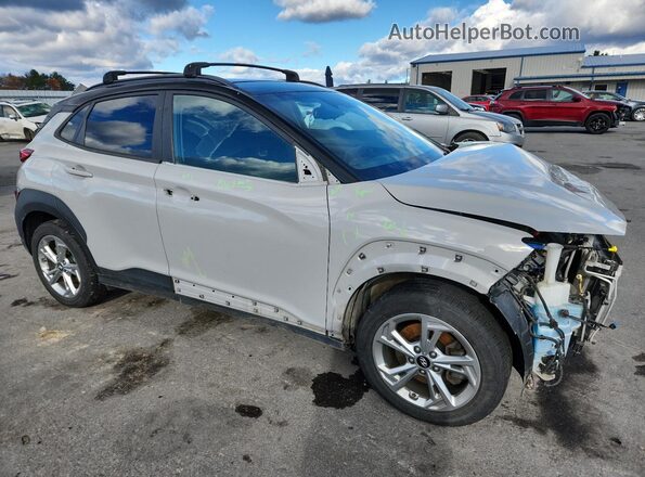 KM8K6CABXNU762711 2022 HYUNDAI KONA Серебряный Передняя правая четверть